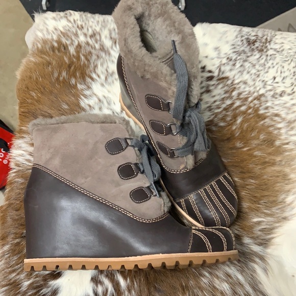 Ugg Boots - Picture 3 of 5